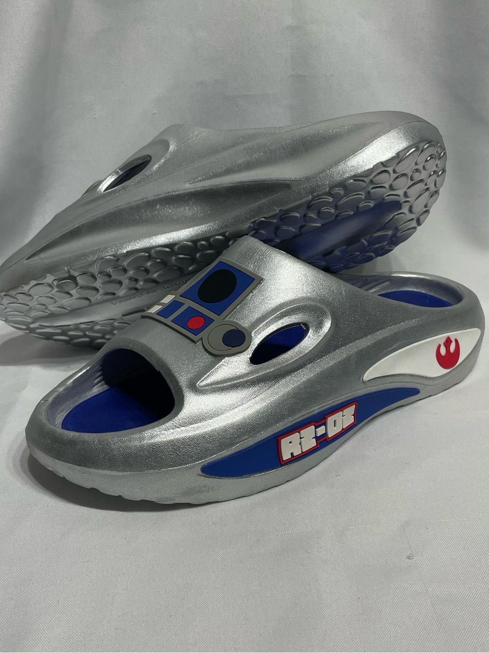 Mens size 10 Ground Up Star Wars R2-D2 Metallic Cloud Comfort Slide Sandals EUC